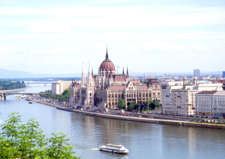 Budapest%2520Donau%2520Parlament.jpg
